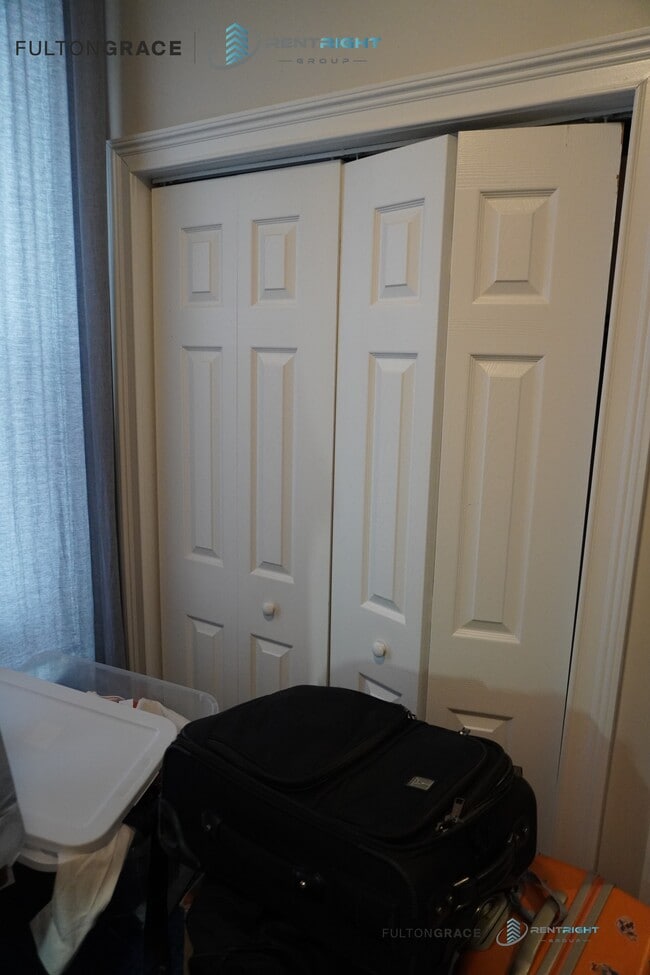 Building Photo - 2031 W 23rd St