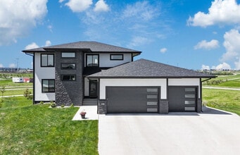 Building Photo - 860 NW Frescott Cir