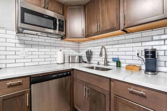 Foto del edificio - 1818 Court F