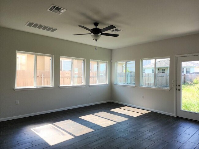 Foto del edificio - 9908 Dalliance Ln