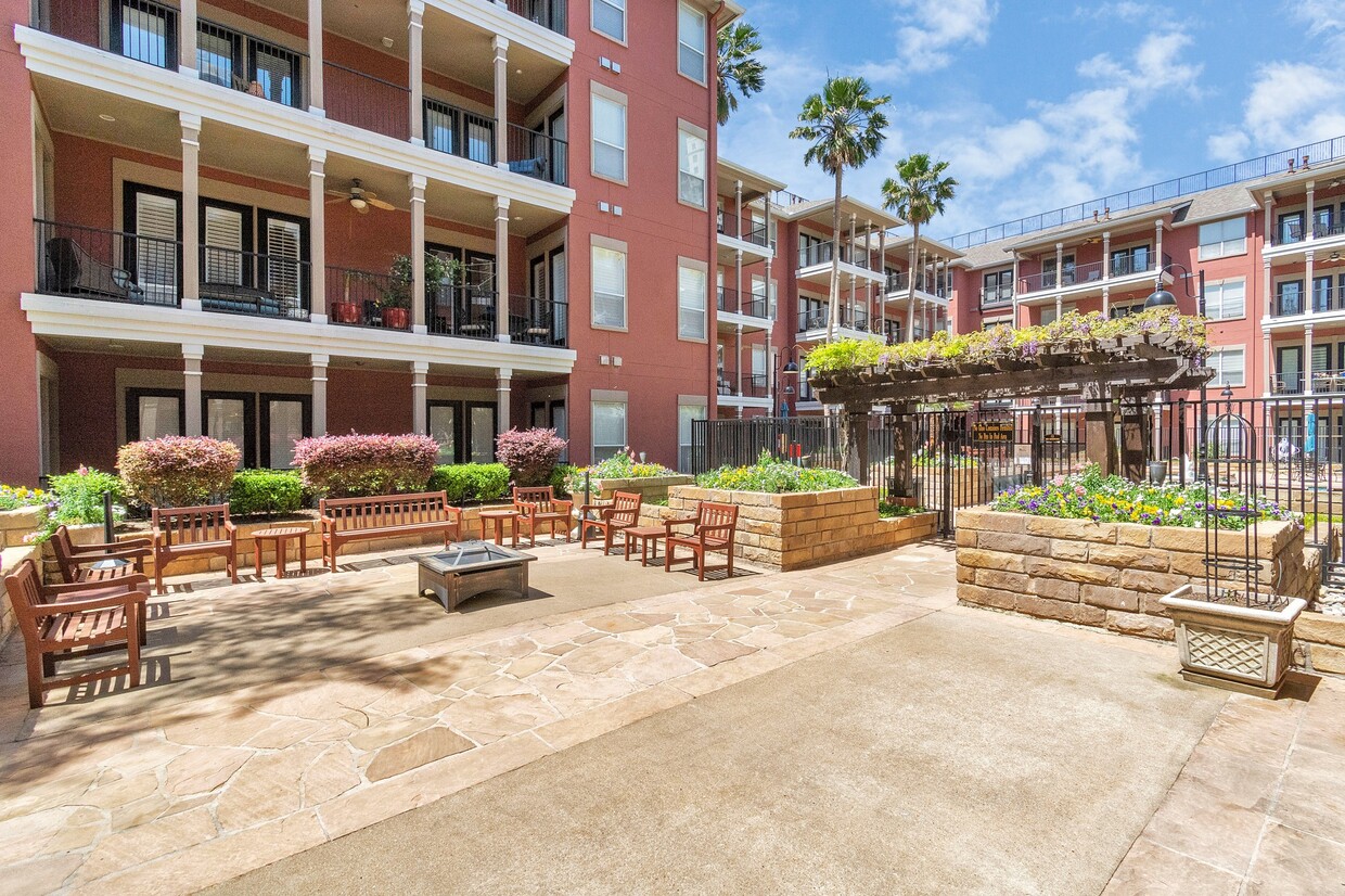 Foto principal - 2400 McCue Rd