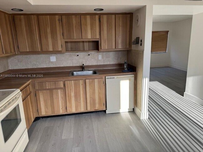 Foto del edificio - 8625 NW 8th St