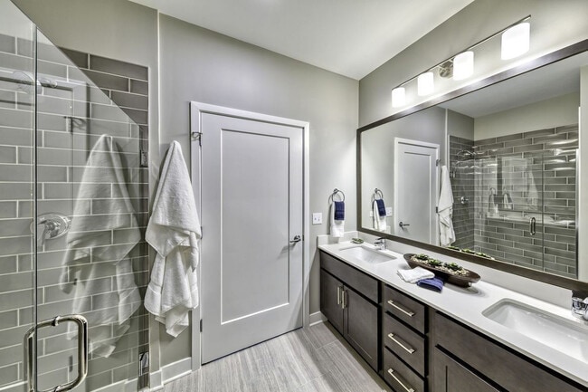 Building Photo - Maple and Main Apartments