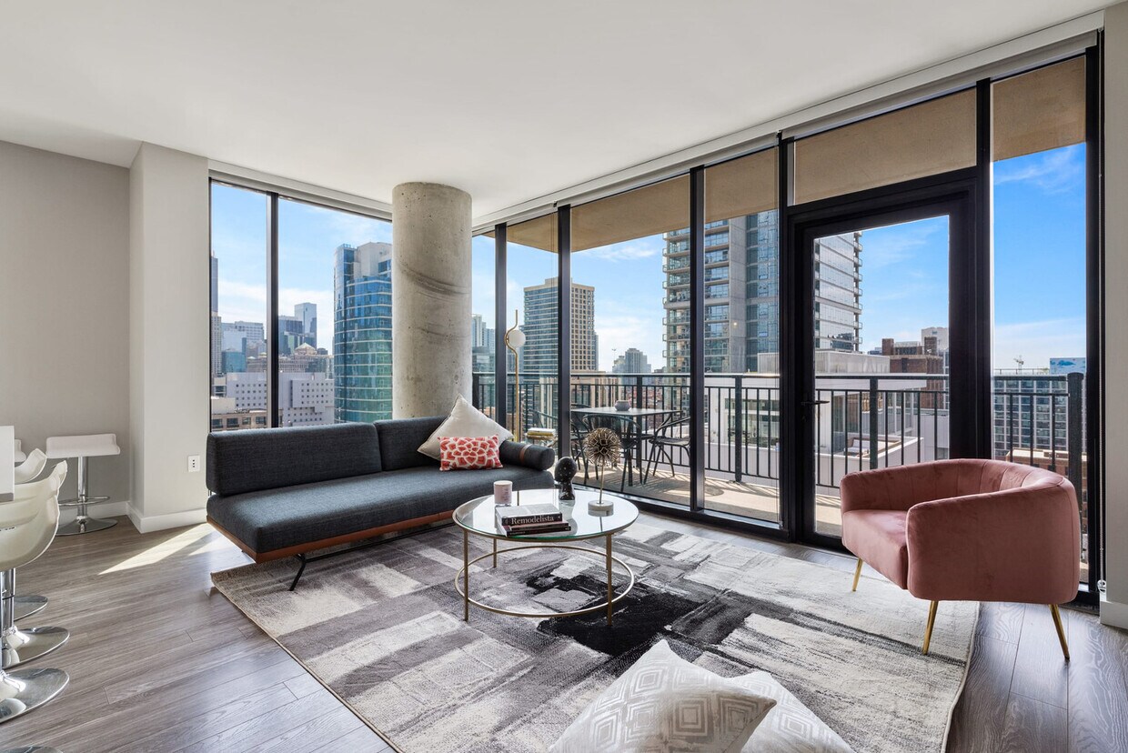 Foto principal - 823 N Clark St