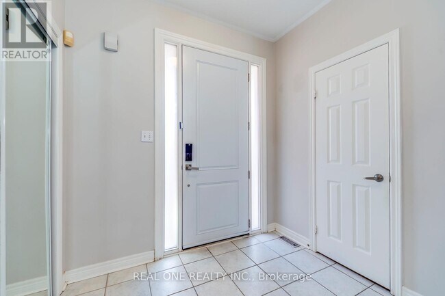 Building Photo - 2163 Westmount Dr