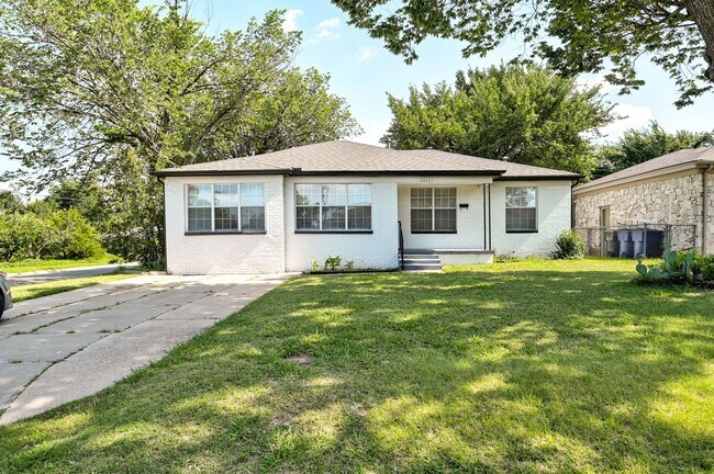Foto del edificio - Spacious 3BD/2BTH Home Near Lake Hefner In...