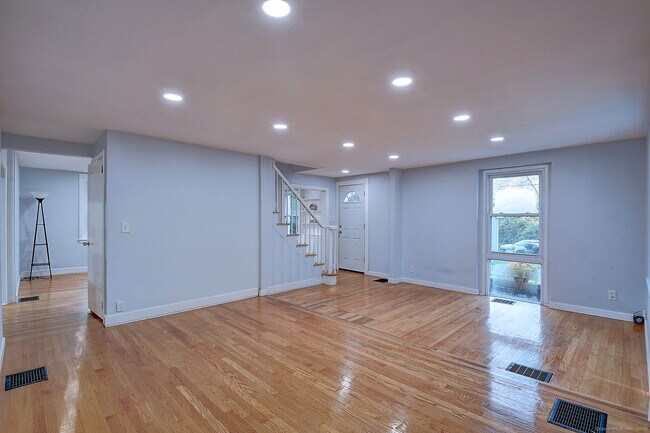 Foto del edificio - 204 Trout Brook Dr