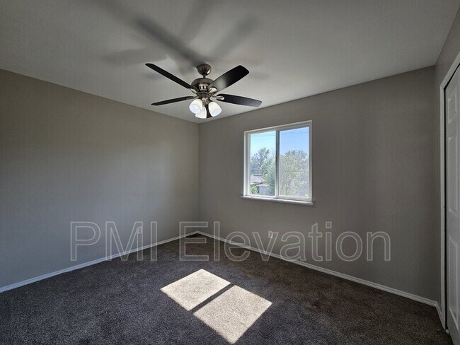 Foto del edificio - 13490 E 13th Pl