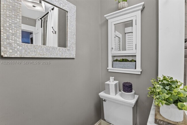 Building Photo - 958 Mockingbird Ln