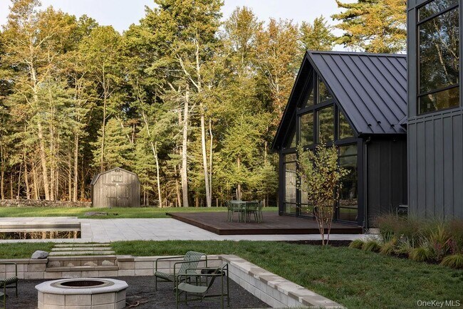 Foto del edificio - 72 Van Tine Rd