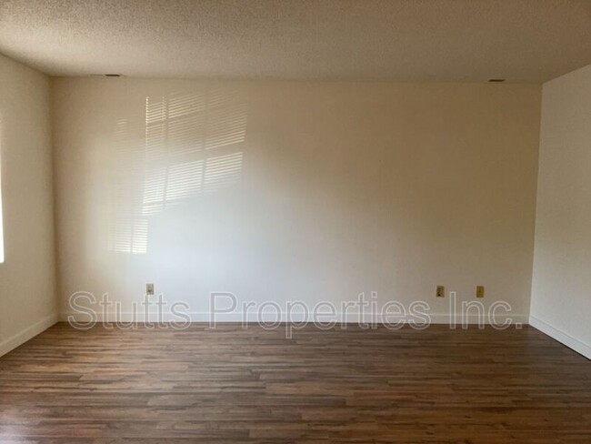 Building Photo - 543 Dulin St