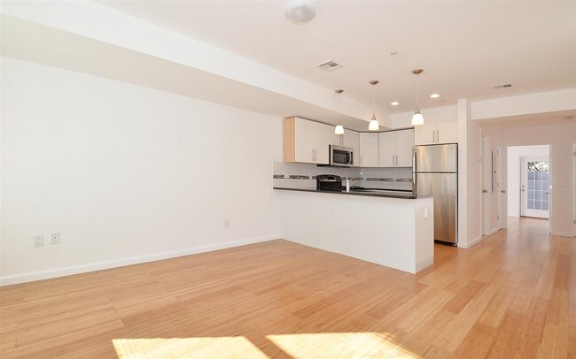 Building Photo - 312 Grand St