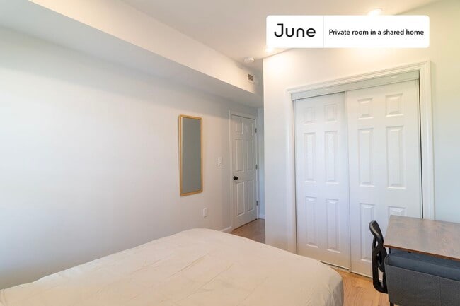 Building Photo - Room in Shared 3 bed/2 bath home