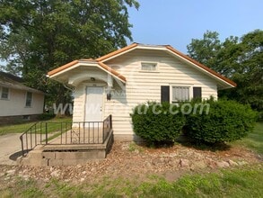 Building Photo - 230 Virginia Dr