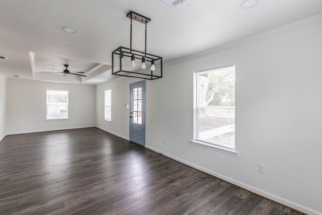 Foto del edificio - REMODLED HOME FOR RENT