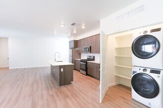 1BD, 1BA - 1,122SF - Allaso Journal Center