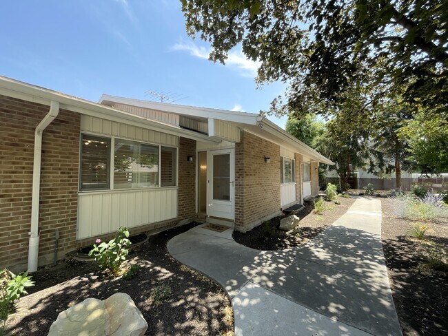 Foto del edificio - 852 E Three Fountains Dr