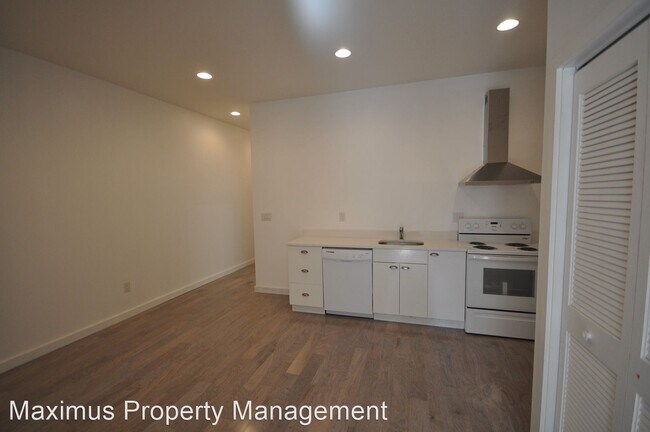 Building Photo - 2318 N Park Ave