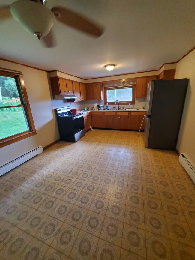 Kitchen - 519 Lancaster Rd