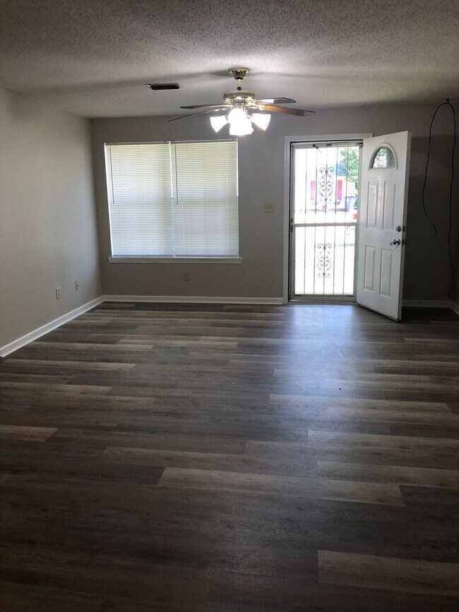 Foto del edificio - Fully Remodeled 3 Bed / 2 Bath Home in Sea...