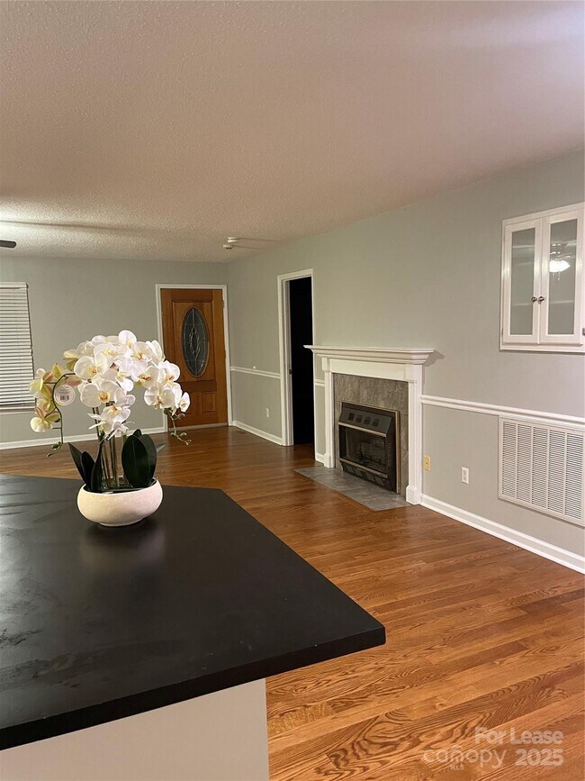 Foto del edificio - 3481 Mason Spring Dr
