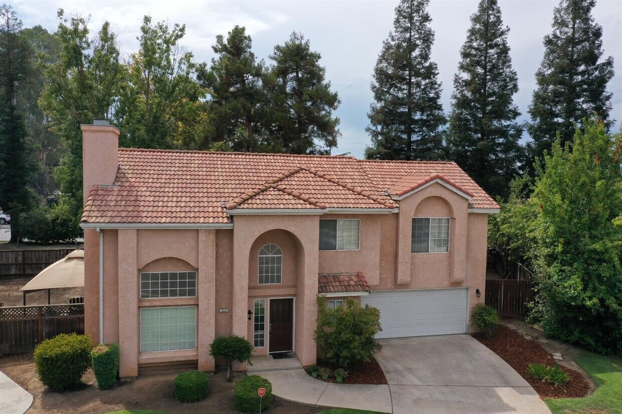 Primary Photo - 257 E Braddock Dr