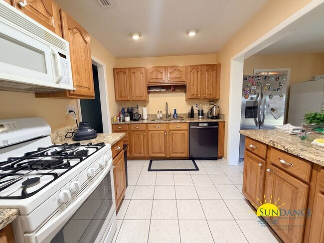 Foto del edificio - Spacious 4BR Home in Fort Walton Beach with Solar Panels!