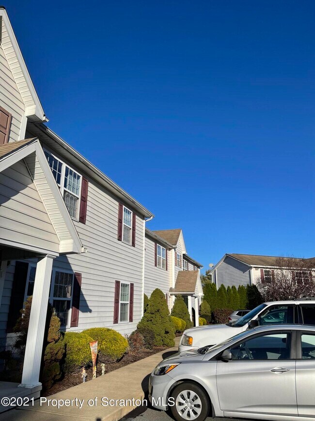 221 Elm St, Moosic, PA 18507 Room for Rent in Moosic, PA