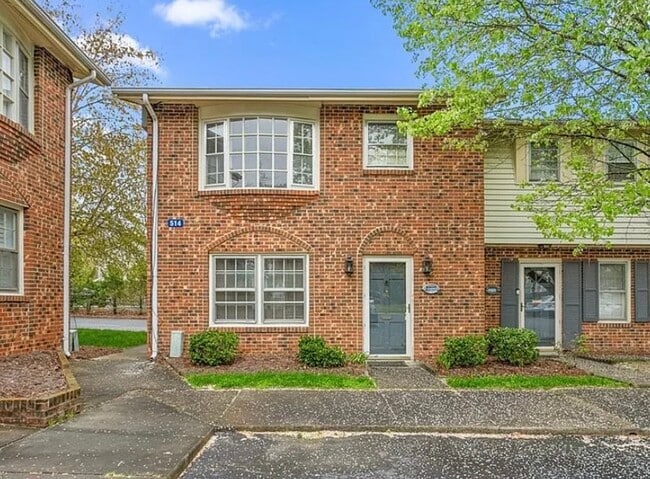 Building Photo - 514 Peele St