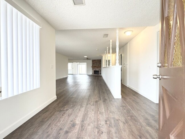 Building Photo - Charming Single-Level Home