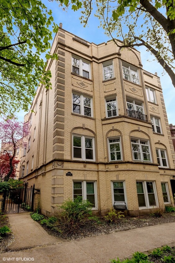 Primary Photo - 1421 W Thome Ave