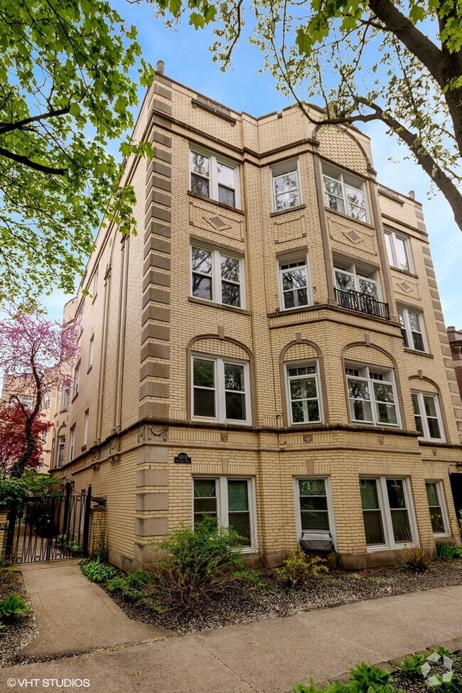 Building Photo - 1421 W Thome Ave