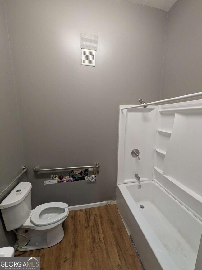 Foto del edificio - 242 N 5th Ave