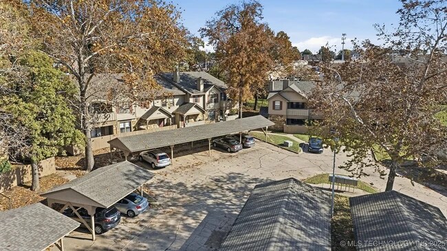 Building Photo - 9107 S Urbana Ave