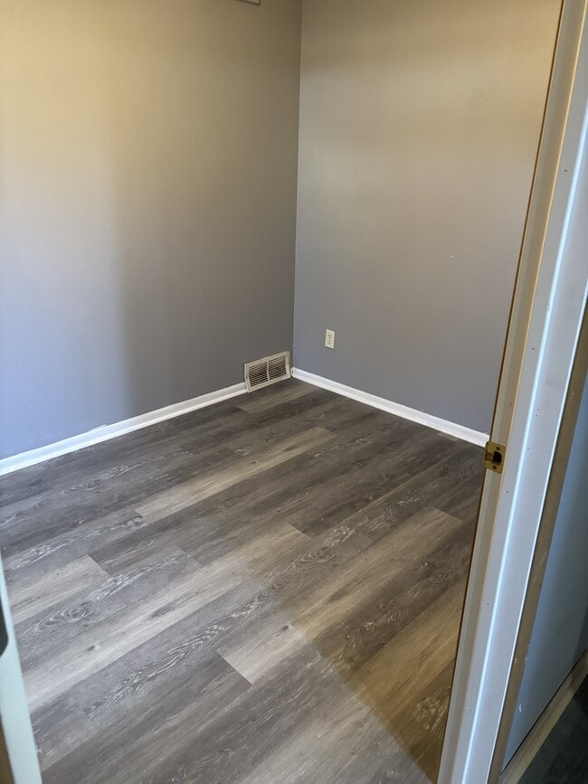 Building Photo - 801 15th Ave S