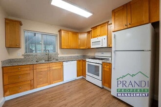 Building Photo - 109A Live Oak Ave