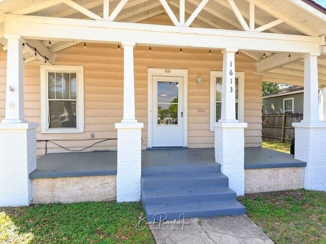 Foto del edificio - 1613 E Blount St