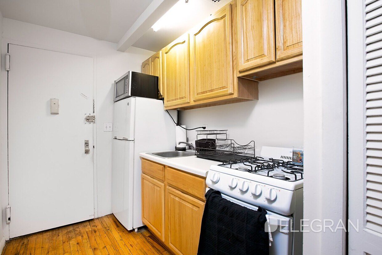 Foto del edificio - 235 E 82nd St