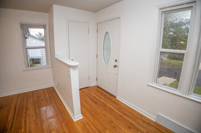 Building Photo - 121 Bolton Dr