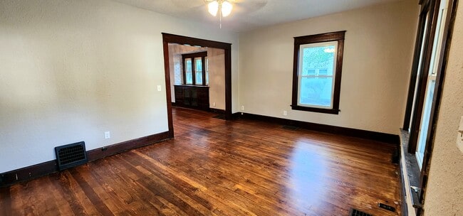 Foto del edificio - 5537 Whiteford Rd