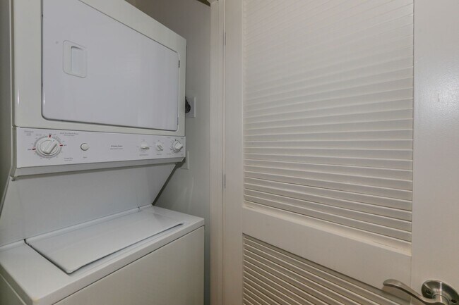 Foto del edificio - 56 Brownstone Way