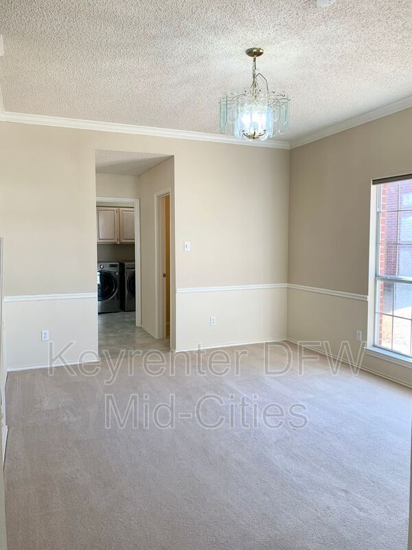 Building Photo - 2320 Kittyhawk Dr