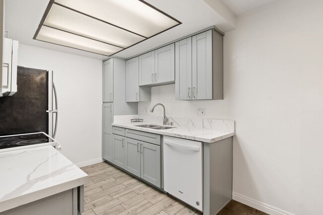 Foto del edificio - 10284 Black Mountain Rd