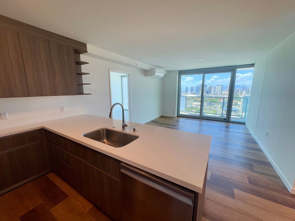 Foto principal - Brand new, high floor unit w/ All utilitie...