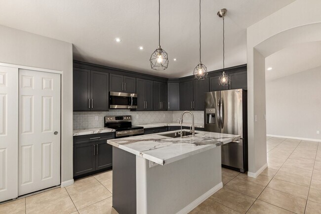 Building Photo - Exceptional 4-Bed, 2-Bath Home in Silverha...