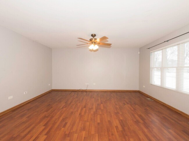 Building Photo - 2427 Poplar St