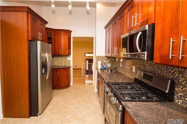 Foto del edificio - 3039 Clubhouse Rd