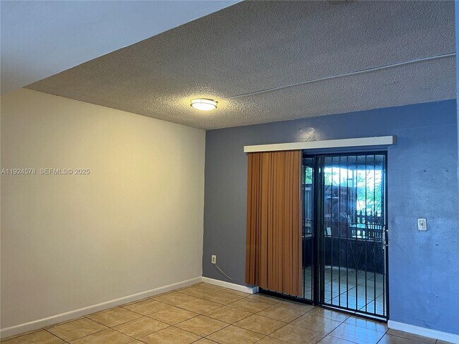 Foto del edificio - 6640 W 24th Ct