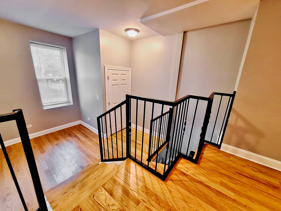 Primary Photo - 1237 W Ohio St