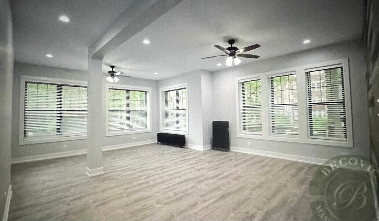 Primary Photo - 1060 W Glenlake Ave